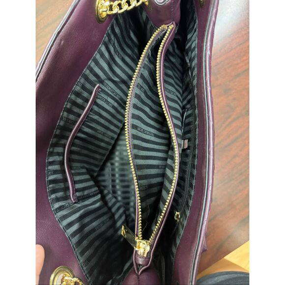 Victoria’s Secret Shoulder Bag with Chain - Picture 6 of 10